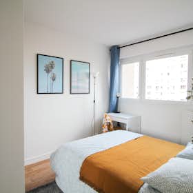 Private room for rent for €830 per month in Levallois-Perret, Rue d'Alsace