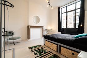 Приватна кімната за оренду для 565 EUR на місяць у Charleroi, Rue Zénobe Gramme