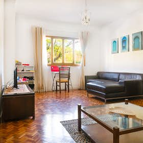 Apartment for rent for €1,200 per month in Sevilla, Calle Virgen de Luján