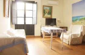 Appartement te huur voor € 800 per maand in Sevilla, Calle Matahacas
