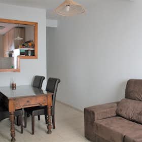 Квартира за оренду для 800 EUR на місяць у Sevilla, Calle Levíes