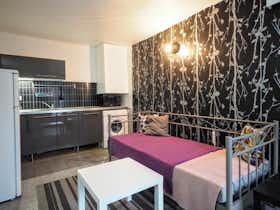 Apartment for rent for €1,720 per month in Paris, Rue Léopold Bellan