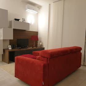 Apartment for rent for €1,500 per month in Milan, Via Ponte Seveso