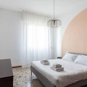 Квартира за оренду для 1 628 EUR на місяць у Monza, Via Quarnaro