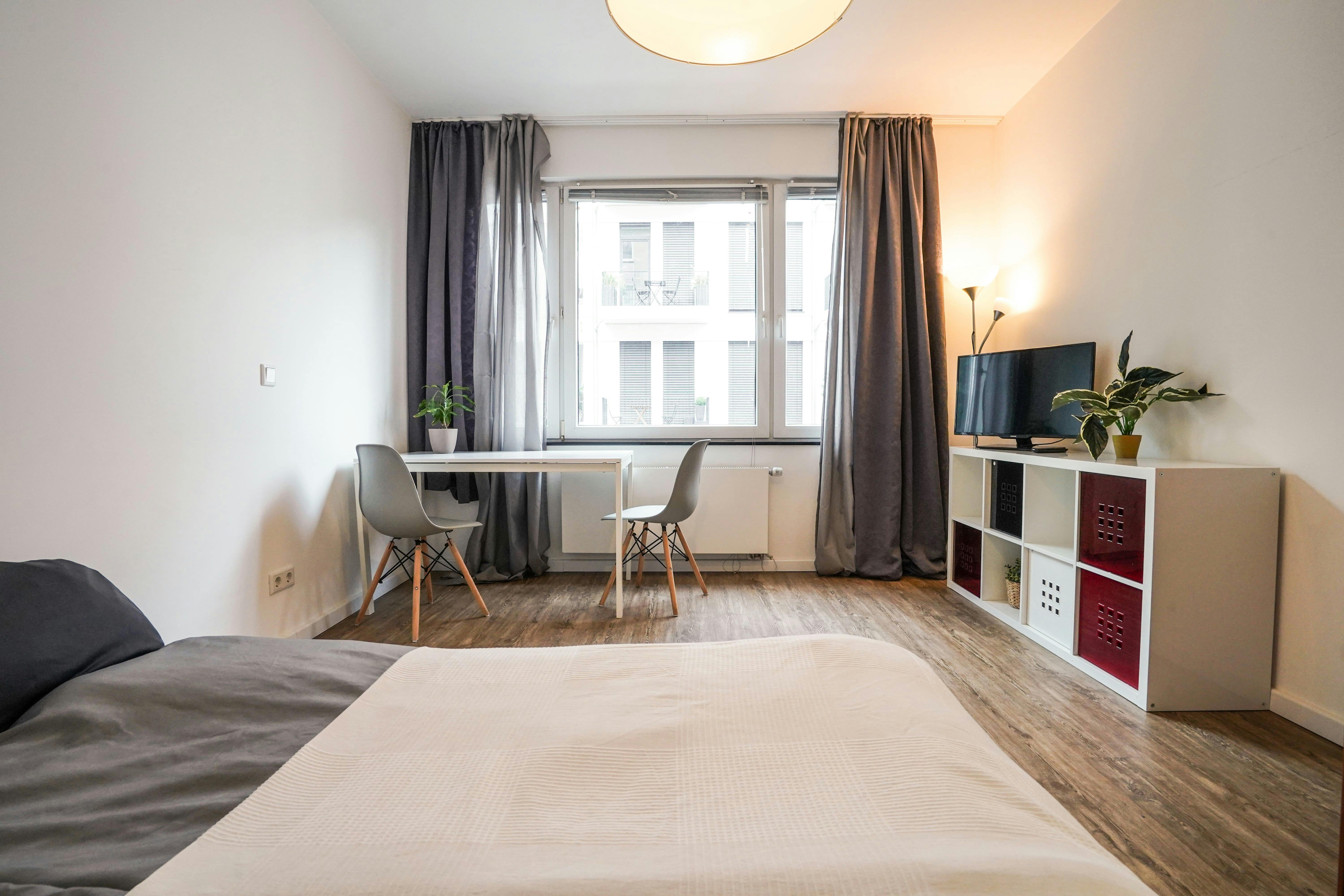 Квартира за оренду для 1 995 EUR на місяць у Köln, Bismarckstraße