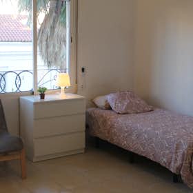 Private room for rent for €400 per month in Valencia, Carrer Lo Rat Penat