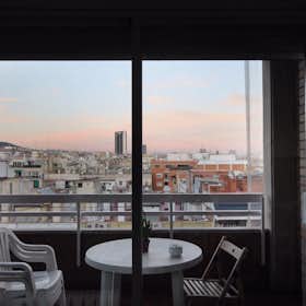 Private room for rent for €640 per month in Barcelona, Carrer de Villarroel