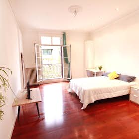 Private room for rent for €950 per month in Barcelona, Carrer del Consell de Cent
