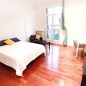 Private room for rent for €960 per month in Barcelona, Carrer del Consell de Cent