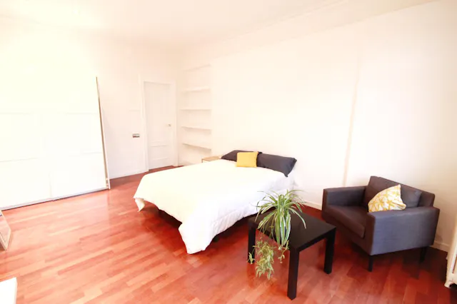 Private room in Carrer del Consell de Cent, Barcelona (1054210) room image 2