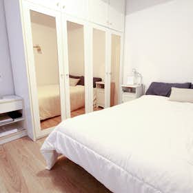 Private room for rent for €650 per month in Barcelona, Carrer de València