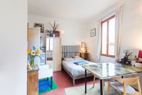 单间公寓 正在以 €1,200 的月租出租，其位于 Aix-en-Provence, Rue Finsonius
