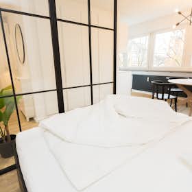 Studio for rent for €1,500 per month in Hamburg, Lange Reihe