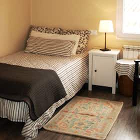 Отдельная комната сдается в аренду за 280 € в месяц в Oviedo, Calle de San Melchor García Sampedro