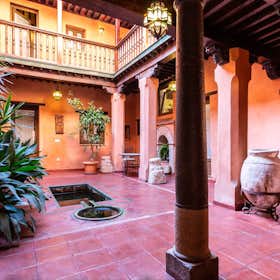 单间公寓 正在以 €660 的月租出租，其位于 Granada, Calle Gloria