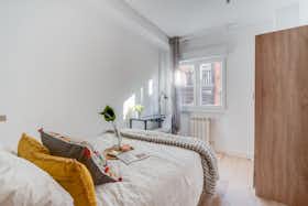 Private room for rent for €625 per month in Madrid, Calle de Nuestra Señora de los Dolores