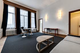 Studio for rent for €1,200 per month in Ixelles, Rue de Tenbosch
