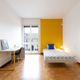 Private room for rent for €840 per month in Milan, Via Leopoldo Cicognara
