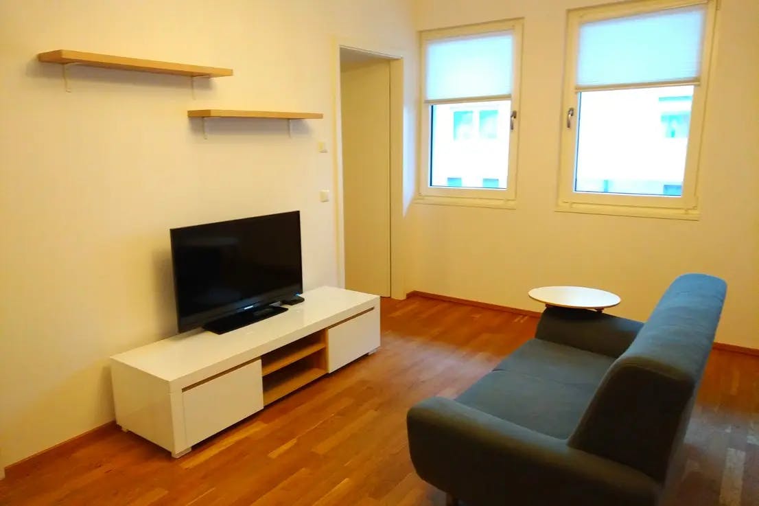 Apartment for rent for €1,050 per month in Frankfurt am Main, Adalbertstraße