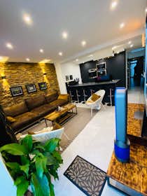 Appartement te huur voor € 2.500 per maand in Seraing, Rue du Désert