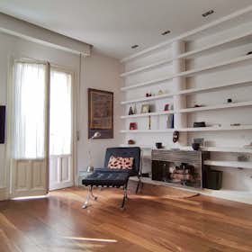 Apartment for rent for €1,600 per month in Madrid, Costanilla de los Ángeles