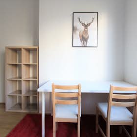 Appartement te huur voor € 700 per maand in Vienna, Gellertgasse