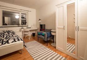 Private room for rent for €549 per month in Helsinki, Trumpettitie