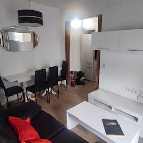 Apartment for rent for €900 per month in Madrid, Calle de Concepción Jerónima