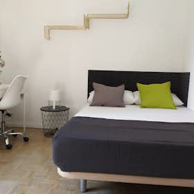 Private room for rent for €685 per month in Madrid, Avenida de Portugal