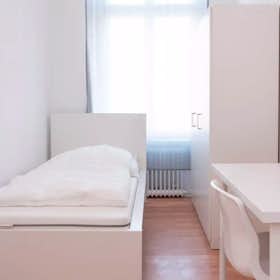 Privé kamer for rent for € 650 per month in Berlin, Mehringdamm