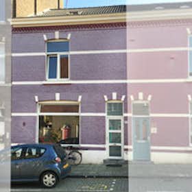 Приватна кімната за оренду для 315 EUR на місяць у Maastricht, Herbenusstraat