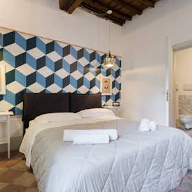 Apartment for rent for €1,250 per month in Florence, Via Fiesolana