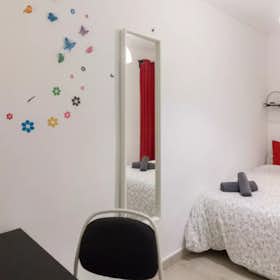 Private room for rent for €575 per month in L'Hospitalet de Llobregat, Carrer de Pareto