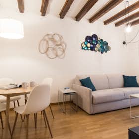 Apartment for rent for €2,070 per month in Milan, Via Alessandro Tadino