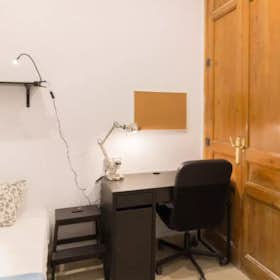 Private room for rent for €400 per month in Barcelona, Carrer de Sants