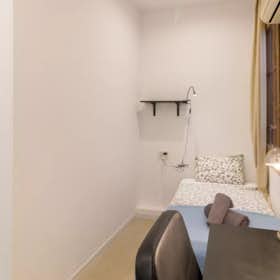 Private room for rent for €649 per month in Barcelona, Carrer de Sants