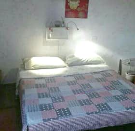Privé kamer te huur voor € 380 per maand in Aprilia, Via Fossignano