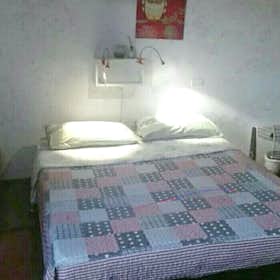 Privé kamer te huur voor € 380 per maand in Aprilia, Via Fossignano