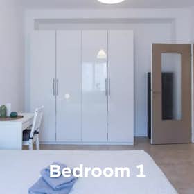Private room for rent for €780 per month in Milan, Via Ronchi