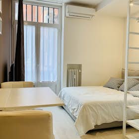 Studio for rent for €1,250 per month in Milan, Via Stromboli