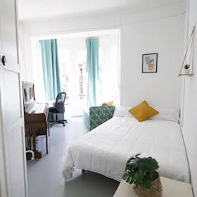 Private room for rent for €850 per month in Barcelona, Gran Via de les Corts Catalanes