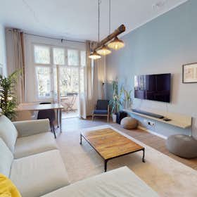 Apartment for rent for €1,650 per month in Berlin, Müllenhoffstraße