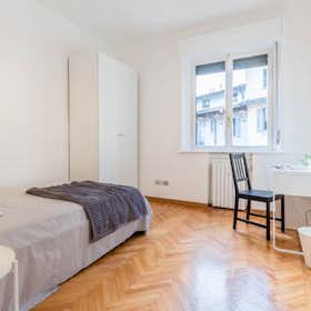 Private room for rent for €990 per month in Milan, Via Pietro Cavalcabò