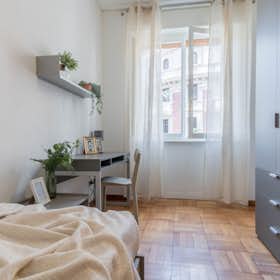 Private room for rent for €860 per month in Milan, Via Renato Fucini