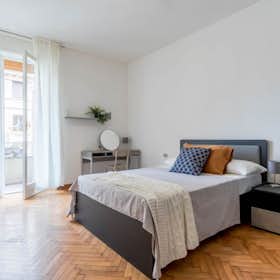 Private room for rent for €990 per month in Milan, Via Renato Fucini