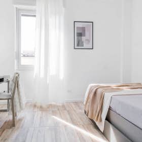 Private room for rent for €880 per month in Milan, Via Riccardo Pitteri