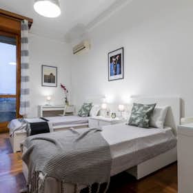 Shared room for rent for €630 per month in Milan, Viale Regina Margherita