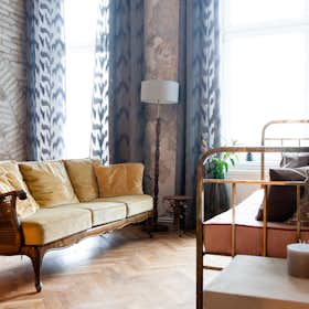 Apartment for rent for €1,558 per month in Vienna, Volkert-platz