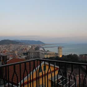 Apartament de închiriat pentru 600 EUR pe lună în Salerno, Via Madonna del Monte