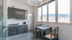 公寓 正在以 €1,705 的月租出租，其位于 San Remo, Via Roma